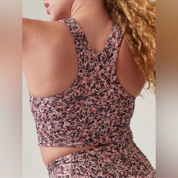 ATHLETA Conscious crop top. Padded. Size M - Picture 2 of 9